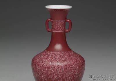 图片[2]-Vase with two handles and carved red ground in falangcai painted enamels, Qianlong reign (1736-1795), Qing dynasty-China Archive